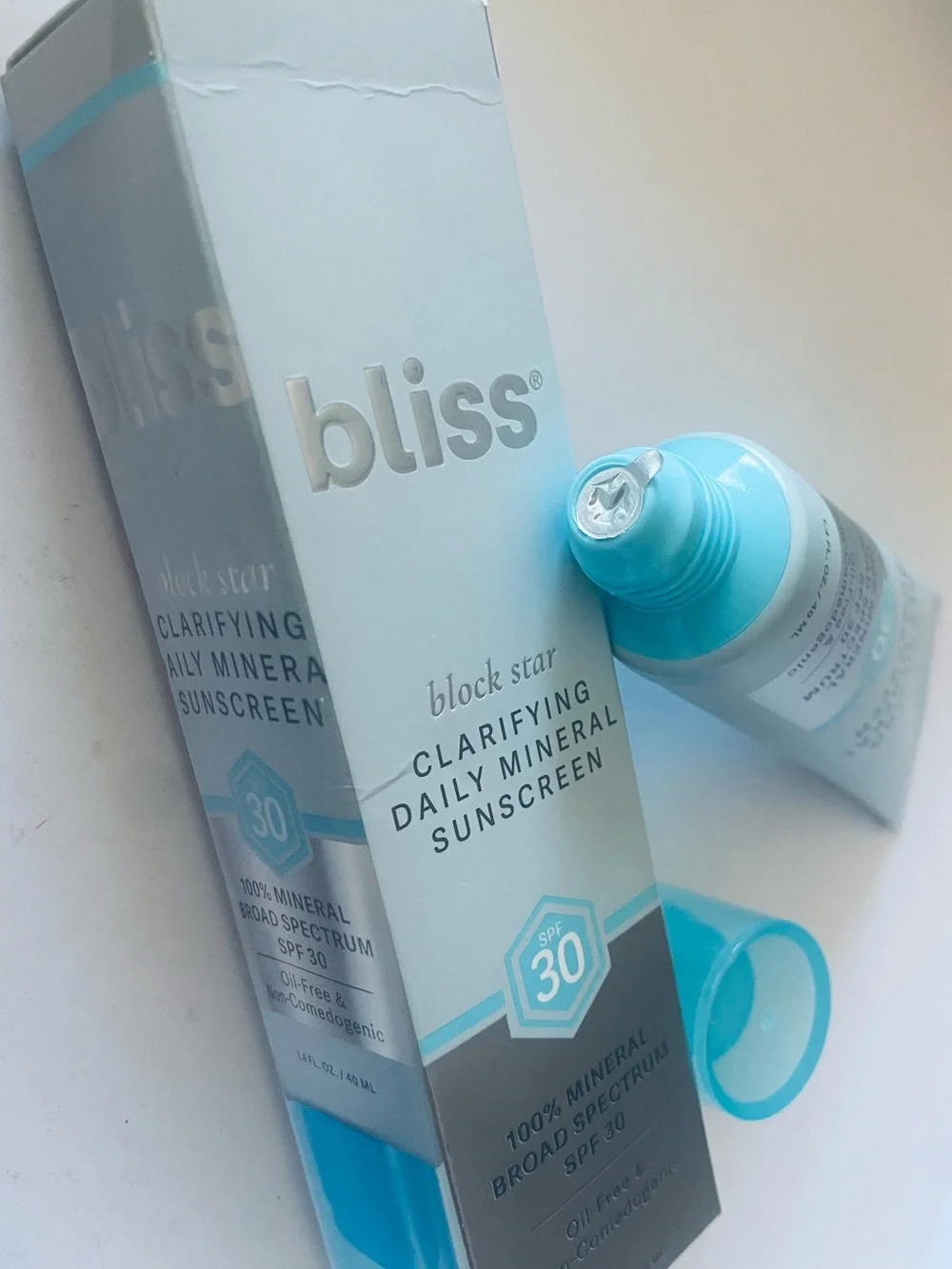 Bliss Clarifying Daily Mineral Sunscreen SPF 30 - Aqua and White
